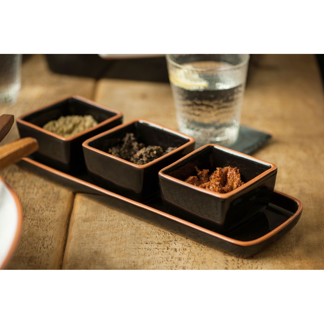 Calisto Set of 3 Dishes on Display Tray