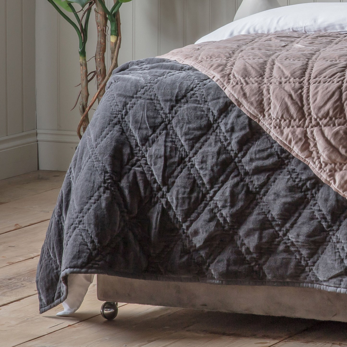 Quilted Diamond Bedspread - Blush
