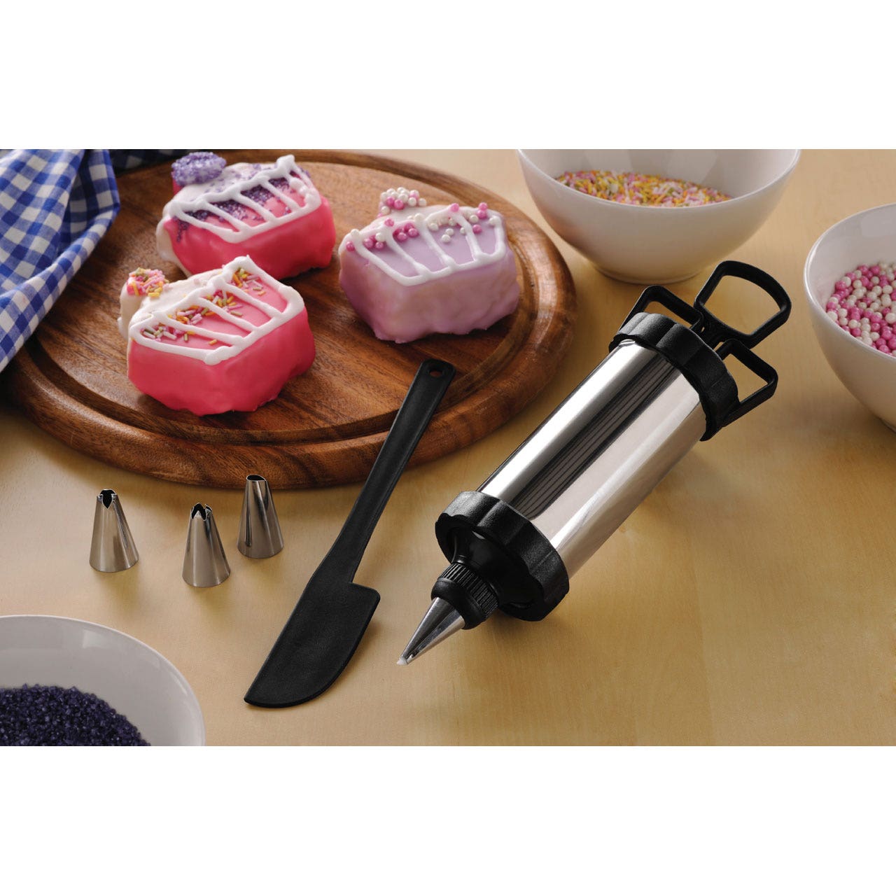 4 Nozzles and Spreader Icing Set - Modern Home Interiors